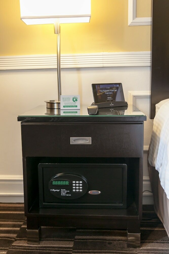 Фото The Pickwick Hotel