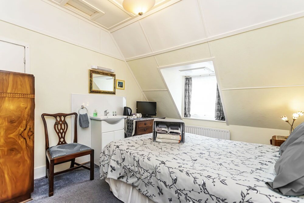 Фото The Ravensbourne Hotel