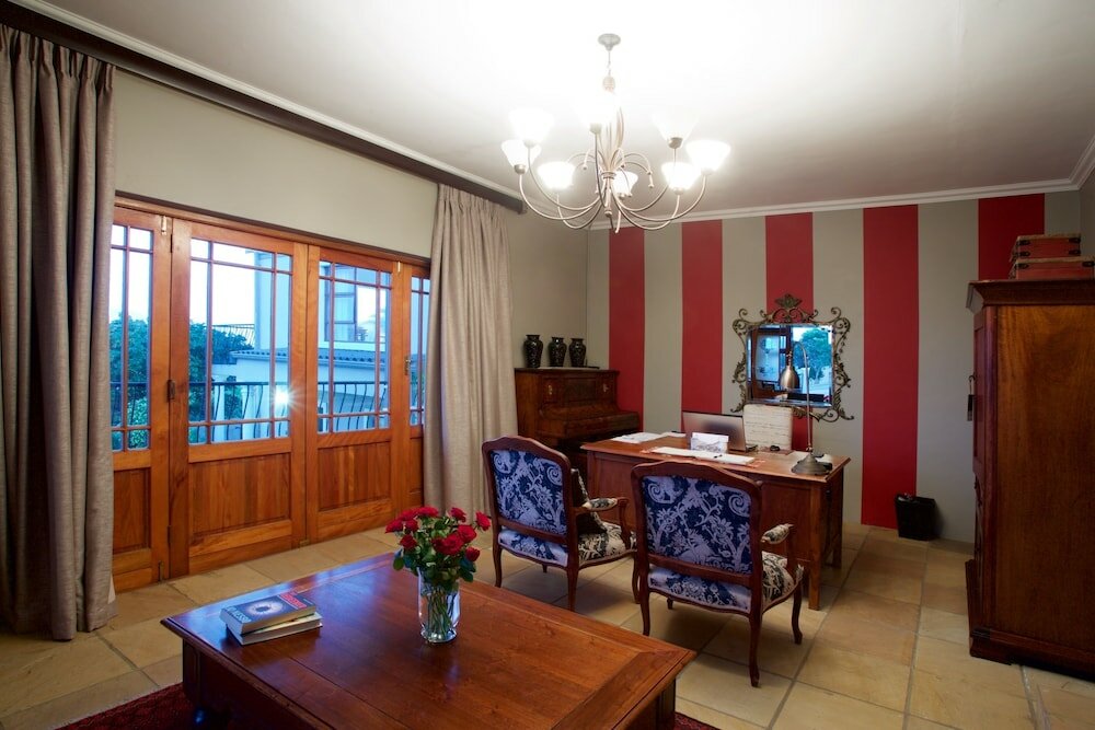 Фото Sea Whisper Guest House & Self Catering