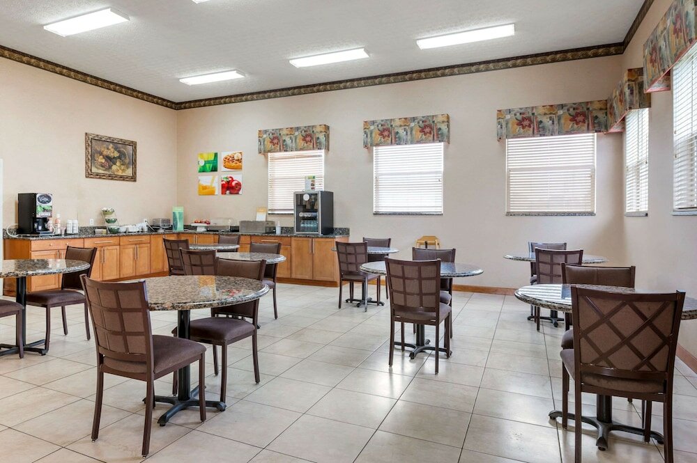 Фото Quality Inn & Suites