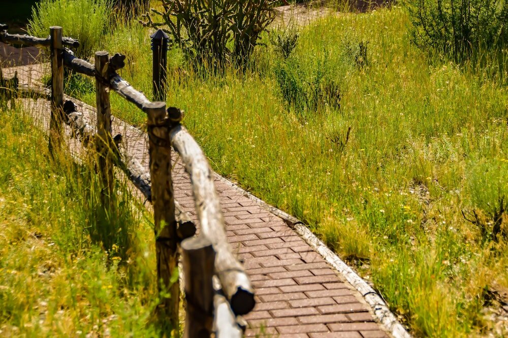 Фото Fort Marcy Hotel Suites by All Seasons Resort Lodging