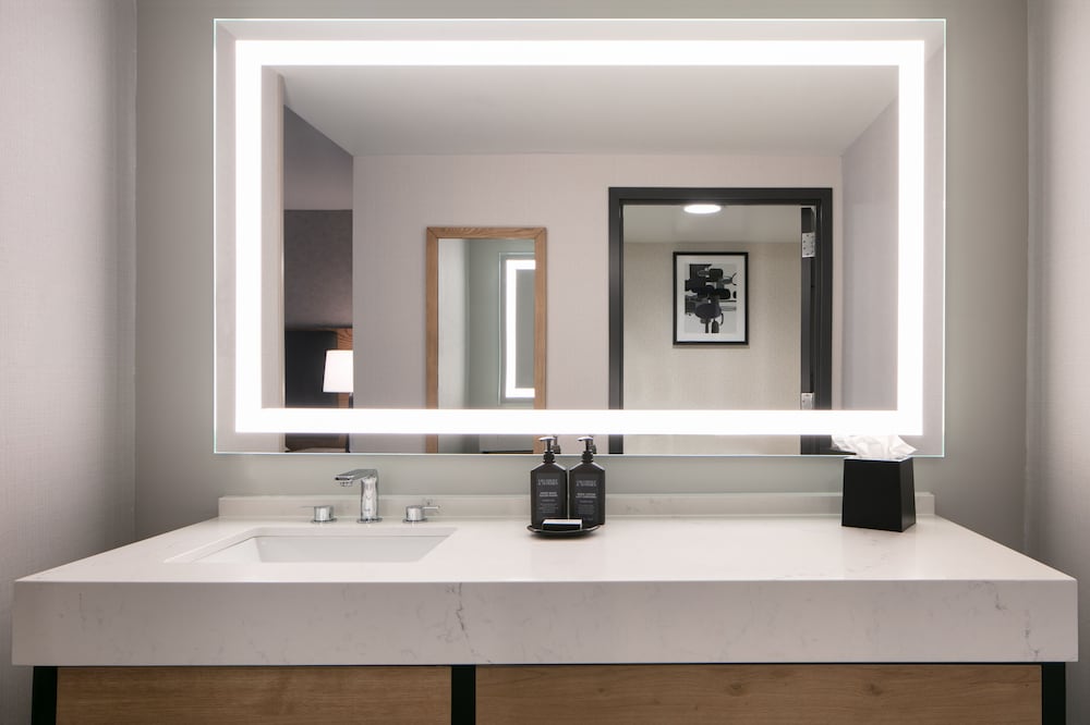 Фото Sheraton Overland Park Hotel at the Convention Center