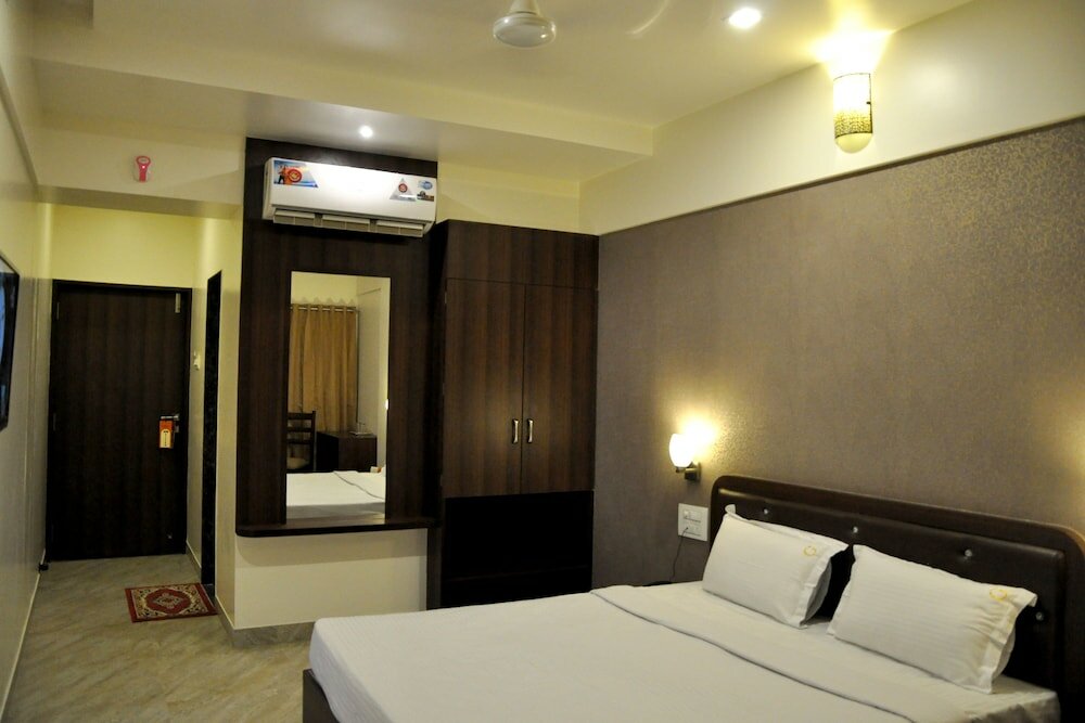 Фото Hotel Gulmohar Pride
