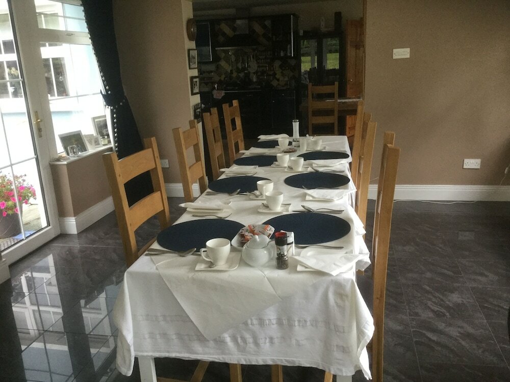 Фото Five Oaks Bed & Breakfast