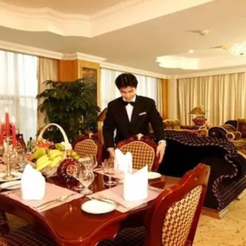 Фото Dongguan Gladden Hotel