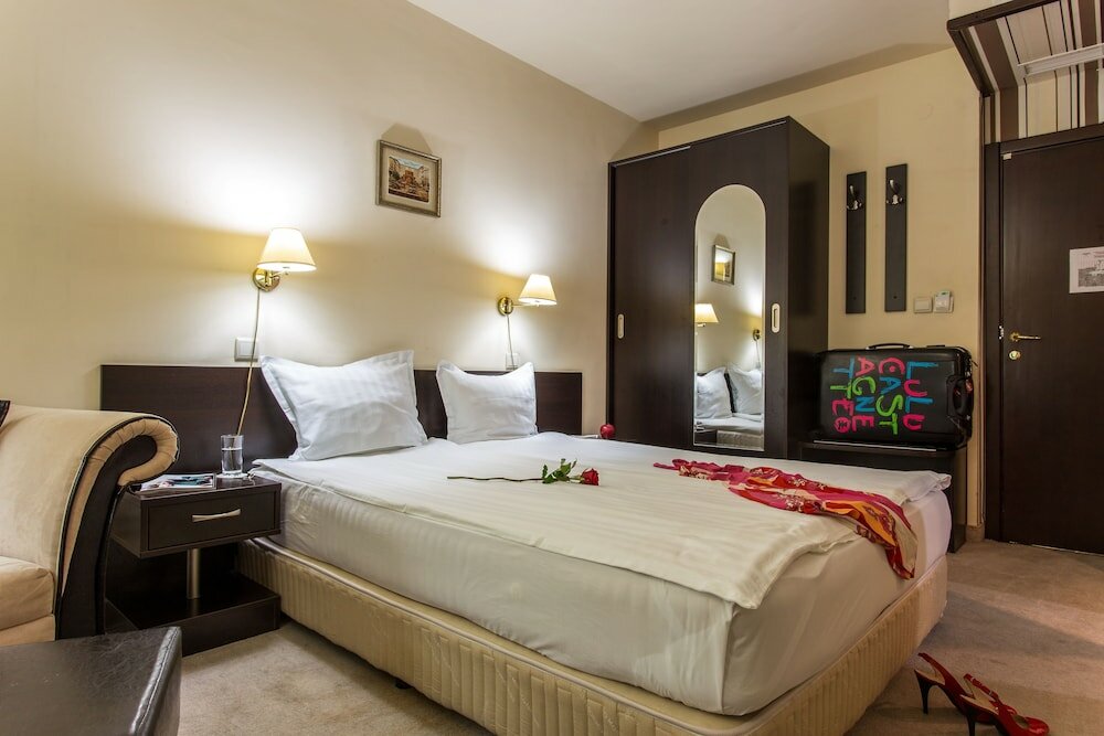 Фото Art Plaza Hotel