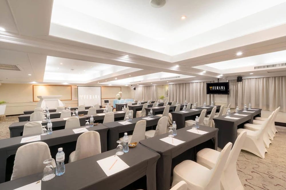 Фото Furama Silom Bangkok Hotel