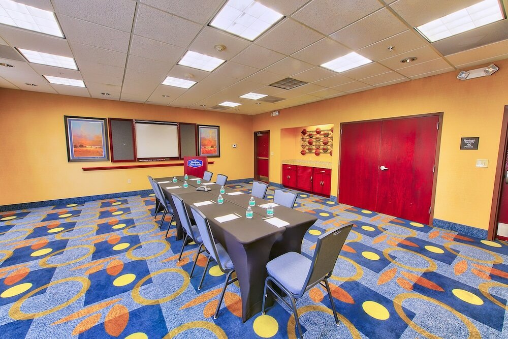 Фото Hampton Inn & Suites Ridgecrest