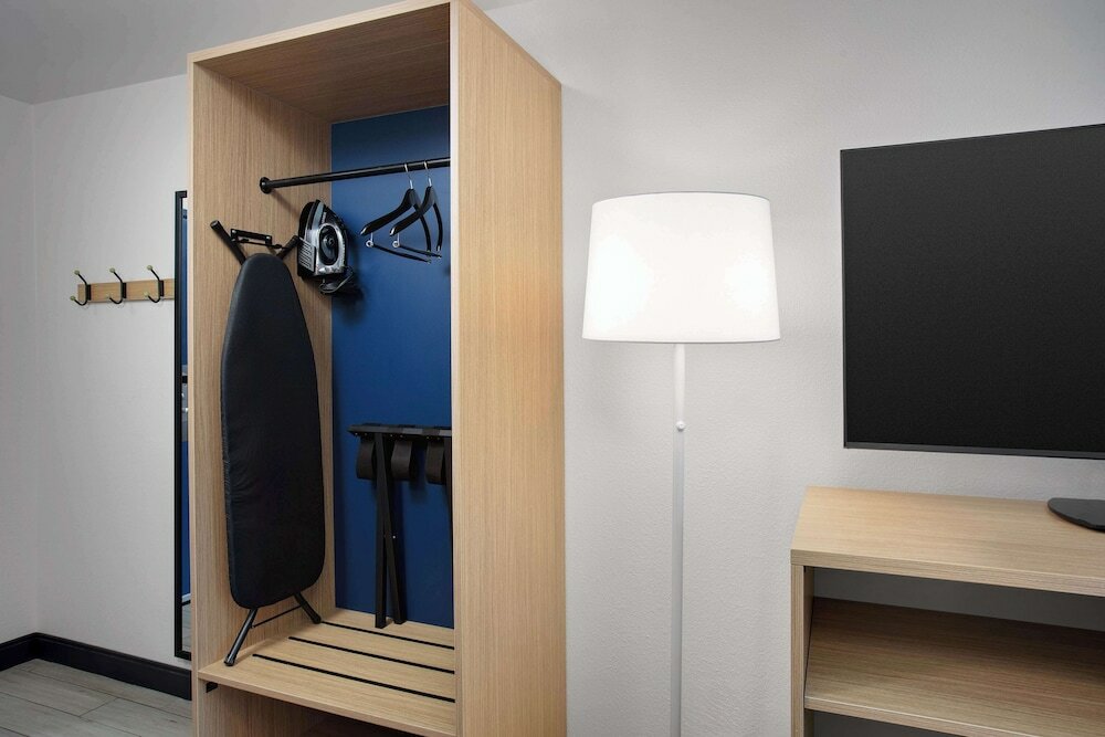 Фото Отель Spark by Hilton Atlanta Cumberland Ballpark