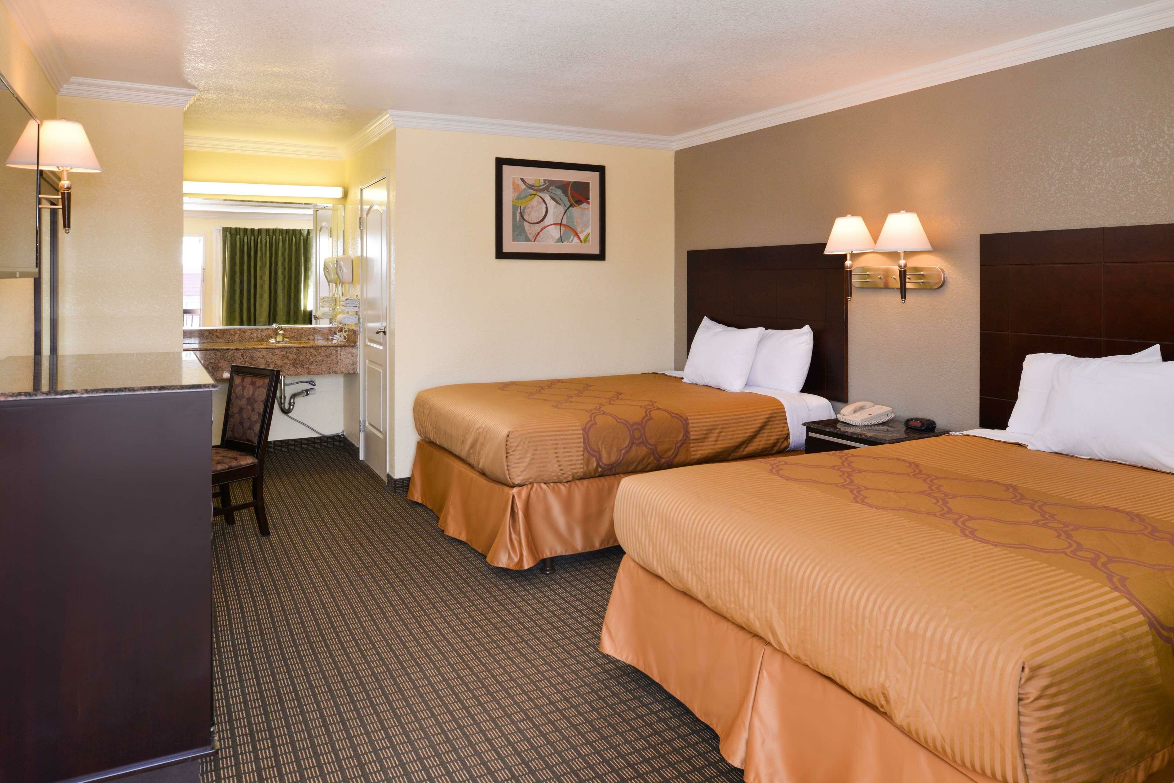 Фото Americas Best Value Inn Rialto