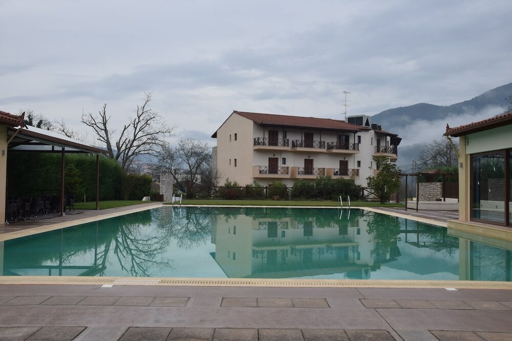 Фото Mont Helmos Hotel