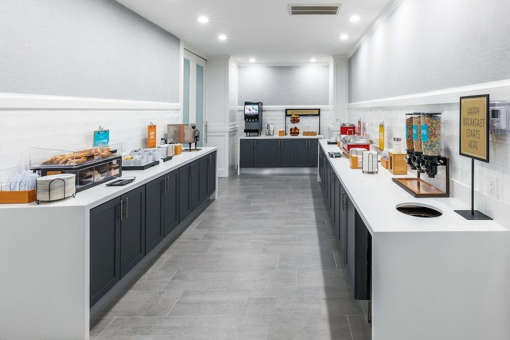 Фото Hampton Inn & Suites Dallas I-30 Cockrell Hill