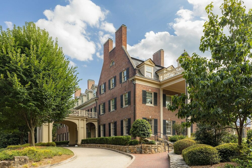 Фото The Carolina Inn, a Destination by Hyatt Hotel