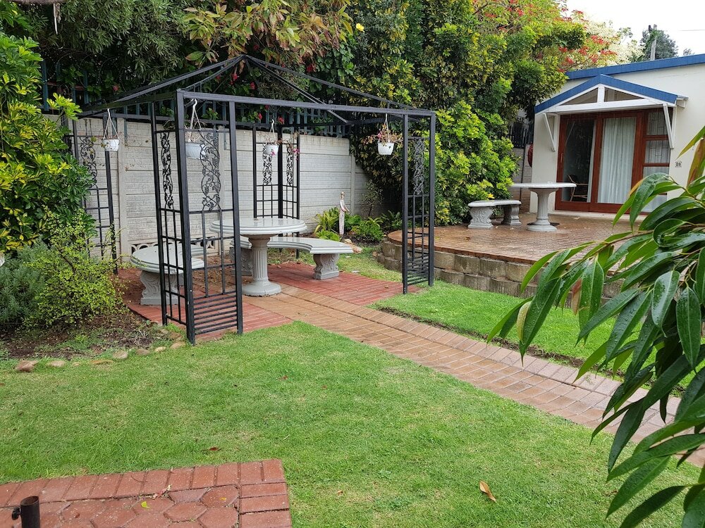 Фото Oceans Hotel & Self Catering