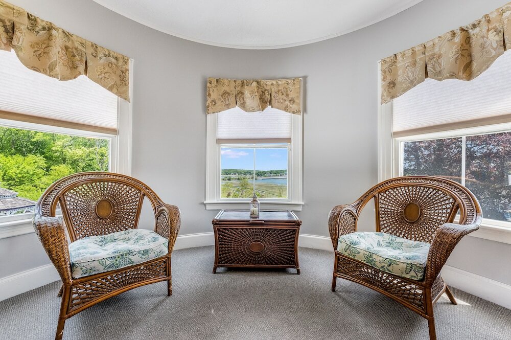 Фото Castle Manor Inn