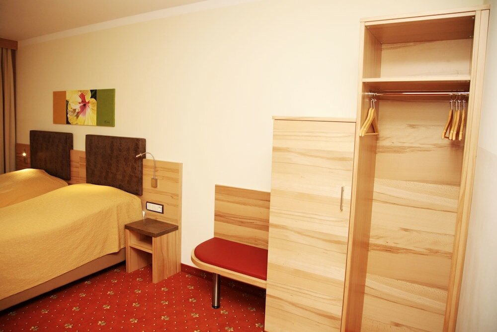 Фото Tinschert Hotel-Restaurant-Partyservice