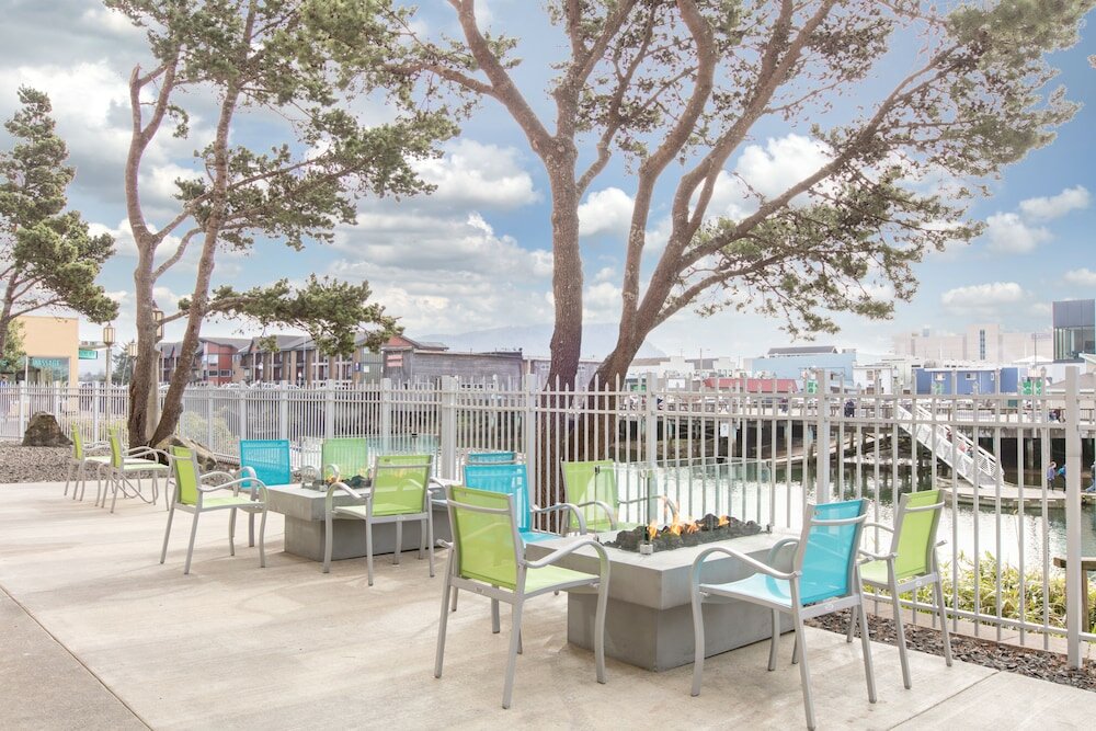 Фото Holiday Inn Express Hotel & Suites Seaside-Convention Center, an Ihg Hotel