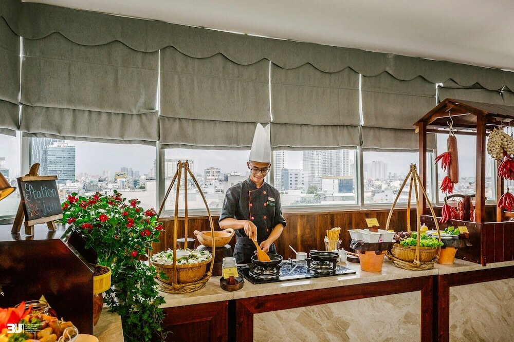 Фото Happy Life Grand Hotel & Sky Bar