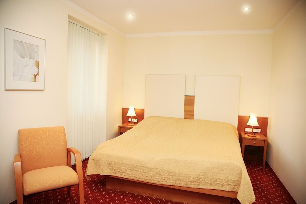 Фото Tinschert Hotel-Restaurant-Partyservice