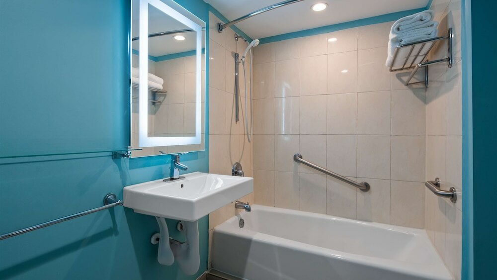 Фото Best Western Plus Oceanside Inn