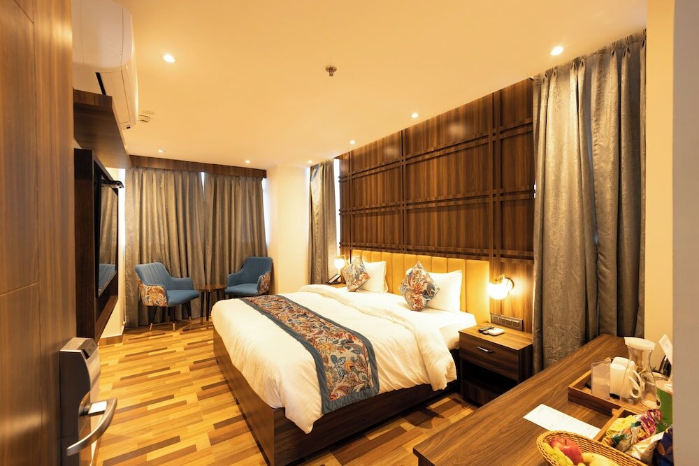 Фото Hyphen Business Hotel