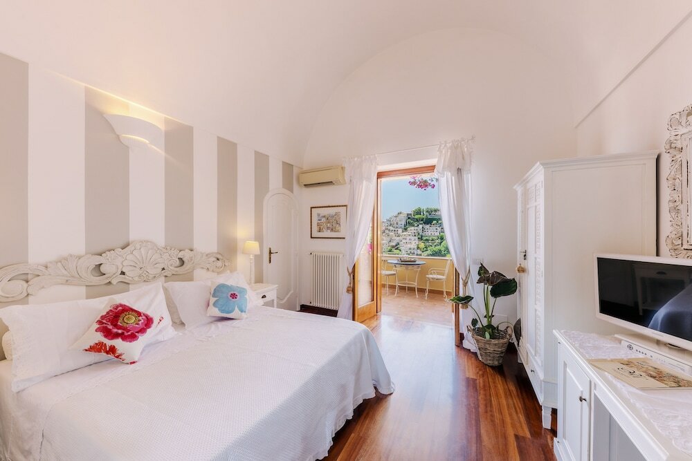 Фото Villa Mary Suites