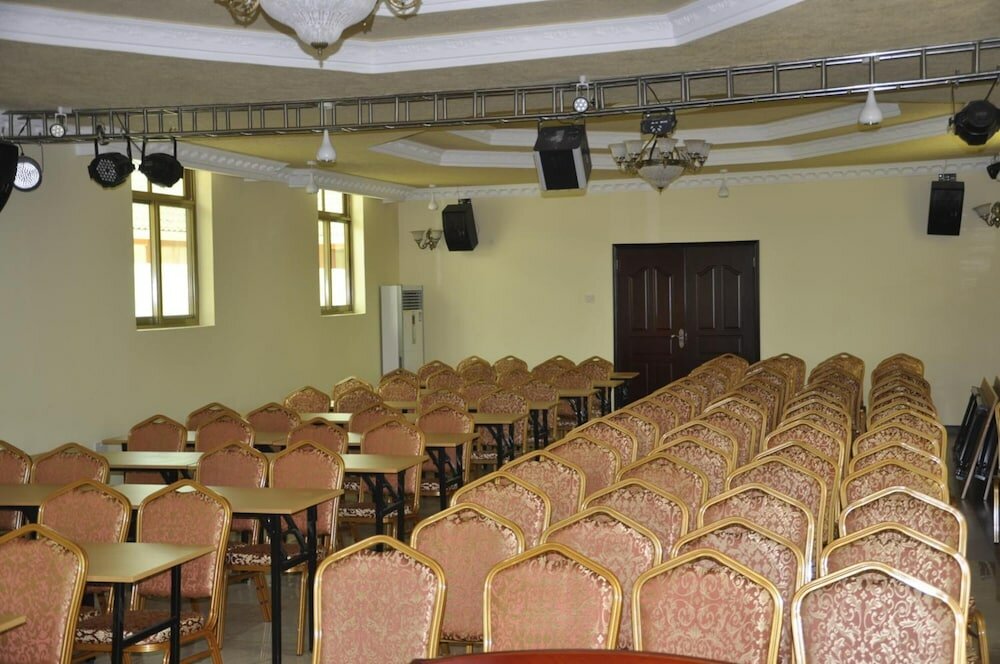 Фото Biraj International Hotel