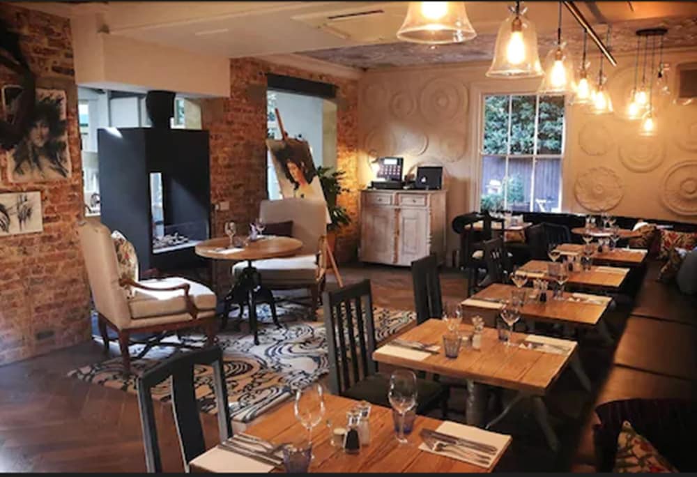 Фото The Hand & Spear