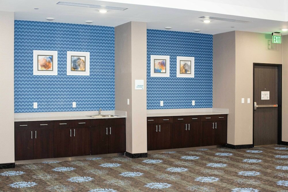 Фото Holiday Inn Express & Suites Oklahoma City Southeast I-35, an Ihg Hotel