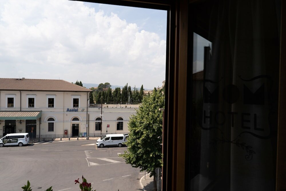 Фото Hotel Mom Assisi