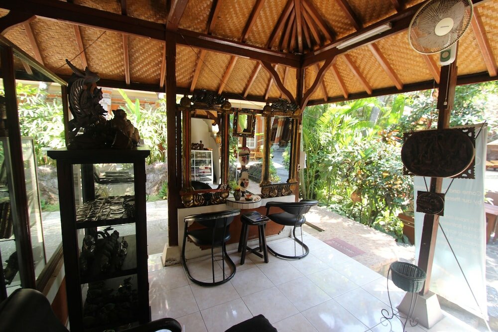 Фото Chonos Hotel Lovina