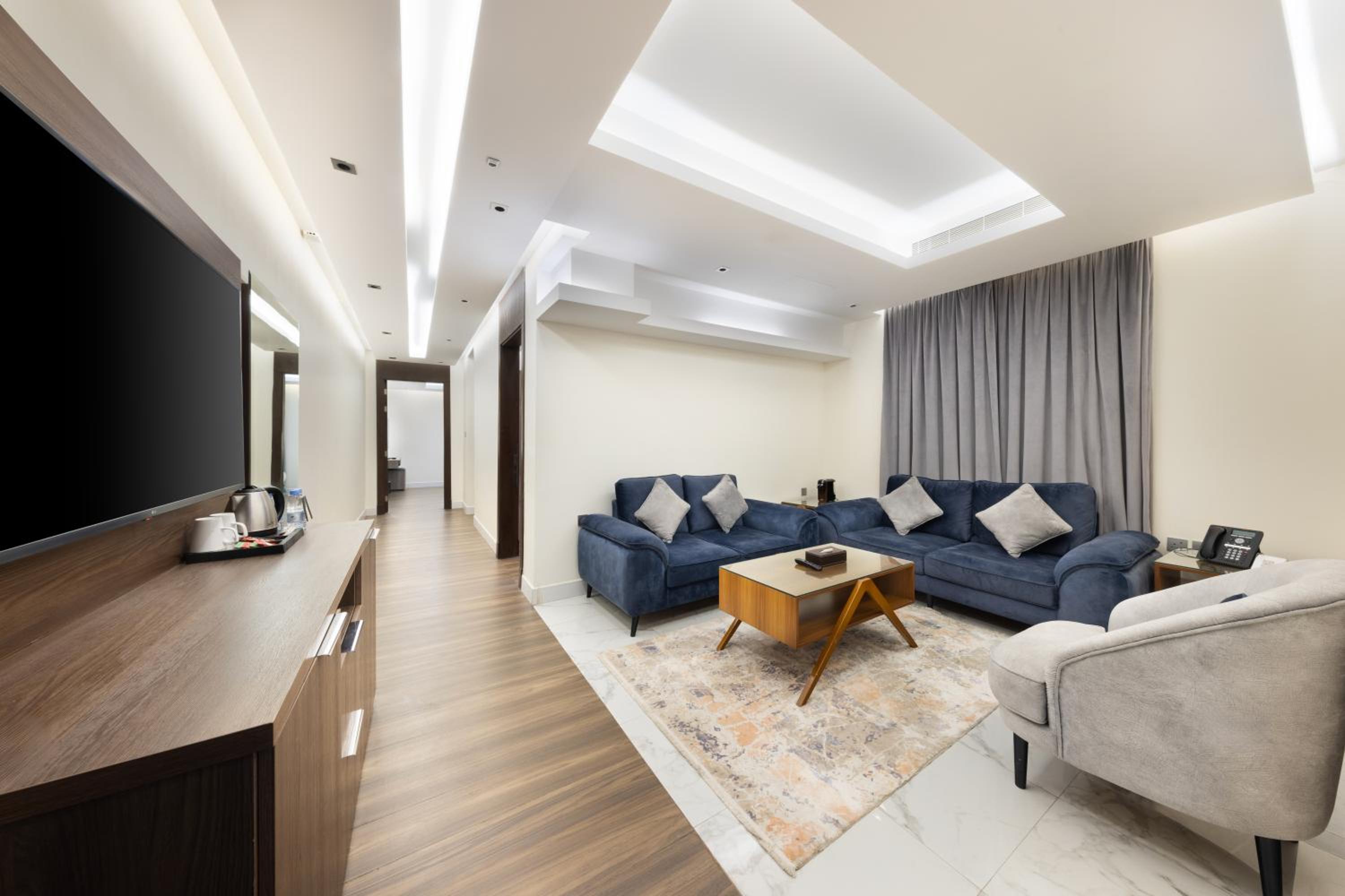 Фото Luxury Night Hotel