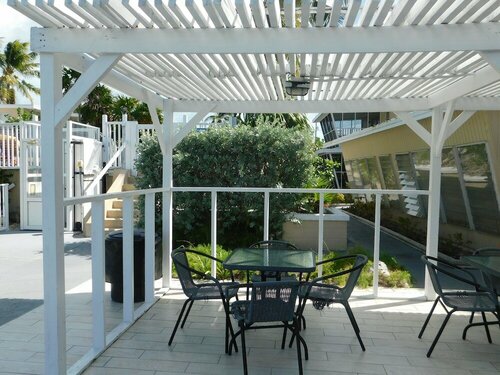 Внешний вид отеля Kingsail Resort в Марафоне, фото 4