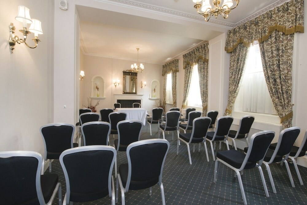 Фото Worcester Whitehouse