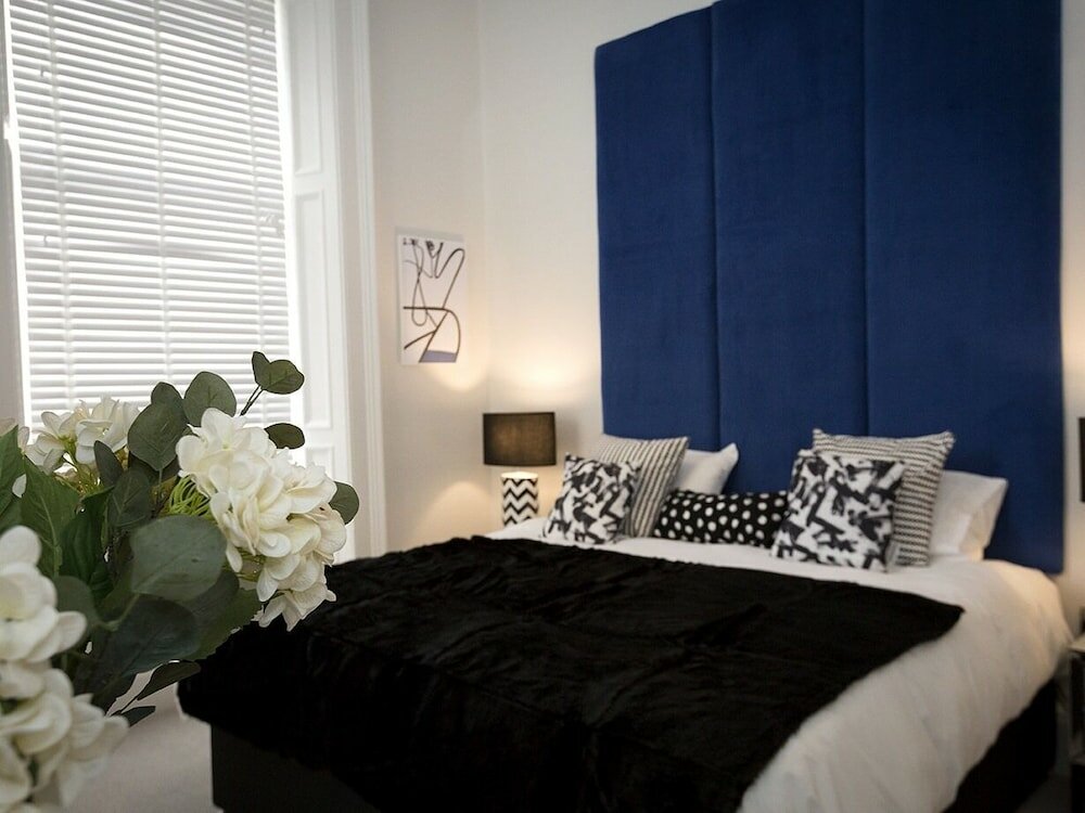 Фото The Lane Apartment