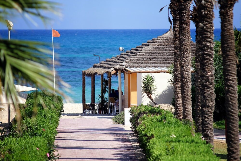 Фото отеля 2