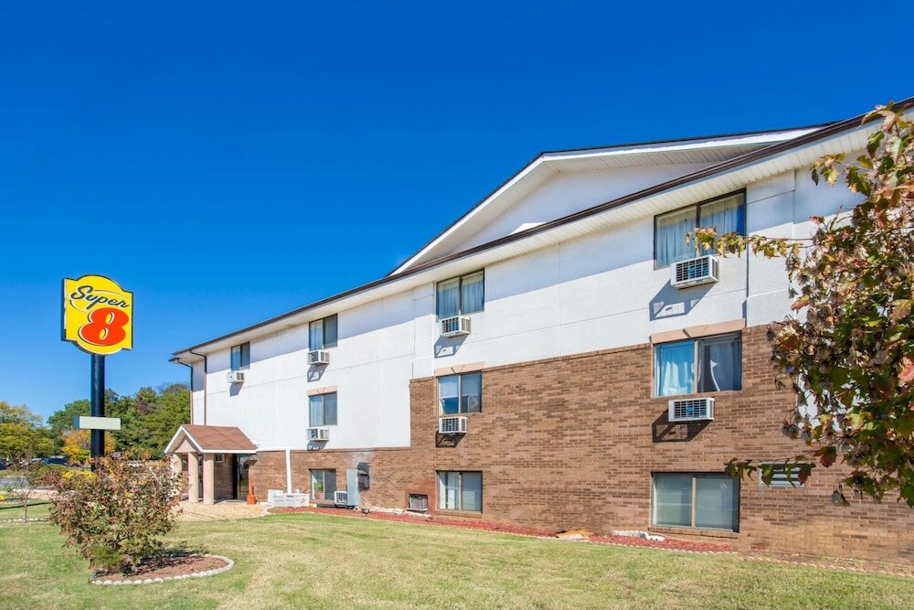 Фото Super 8 by Wyndham Richmond/Broad Street