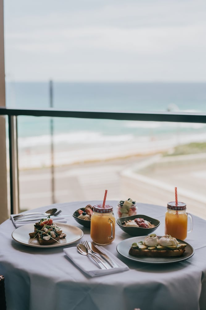 Фото Novotel Newcastle Beach