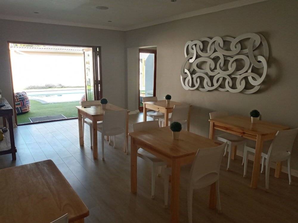 Фото Two Fat Owls Guesthouse