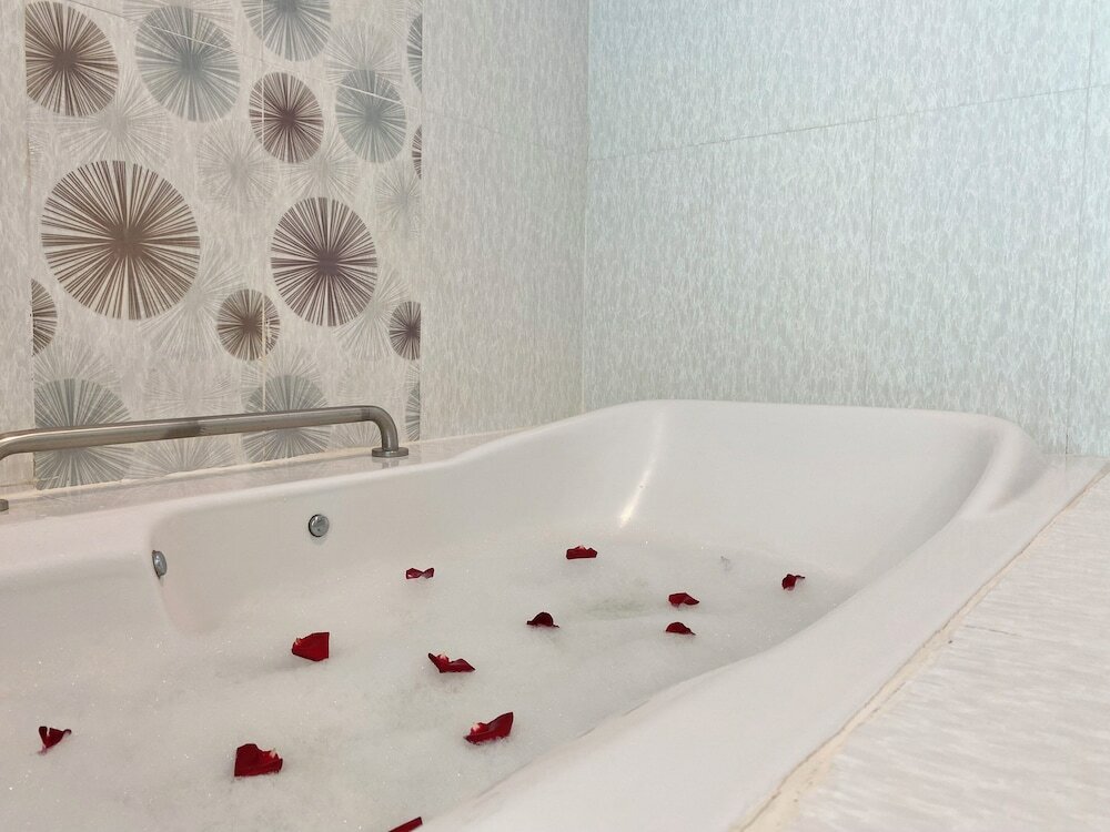 Фото Tuana Patong Holiday Hotel