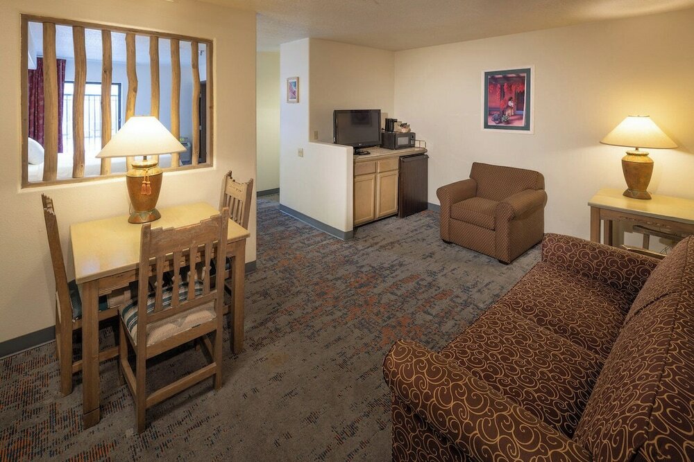 Фото Sagebrush Inn & Suites