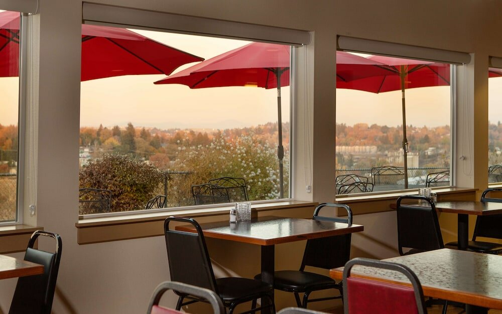 Фото Coast Hilltop Inn