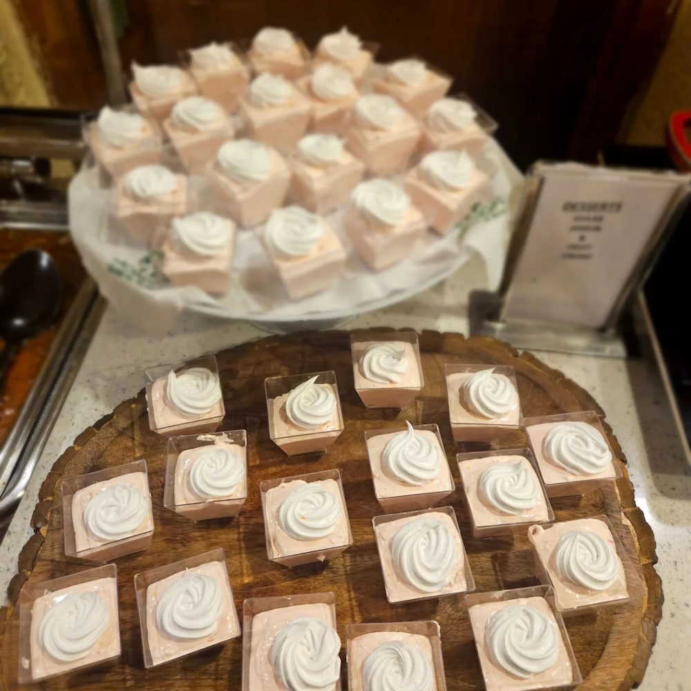 Фото Hotel Mongas