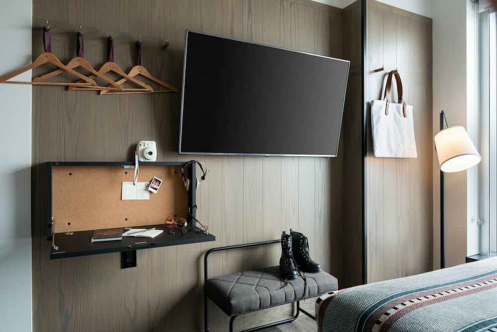 Фото Moxy Austin - University