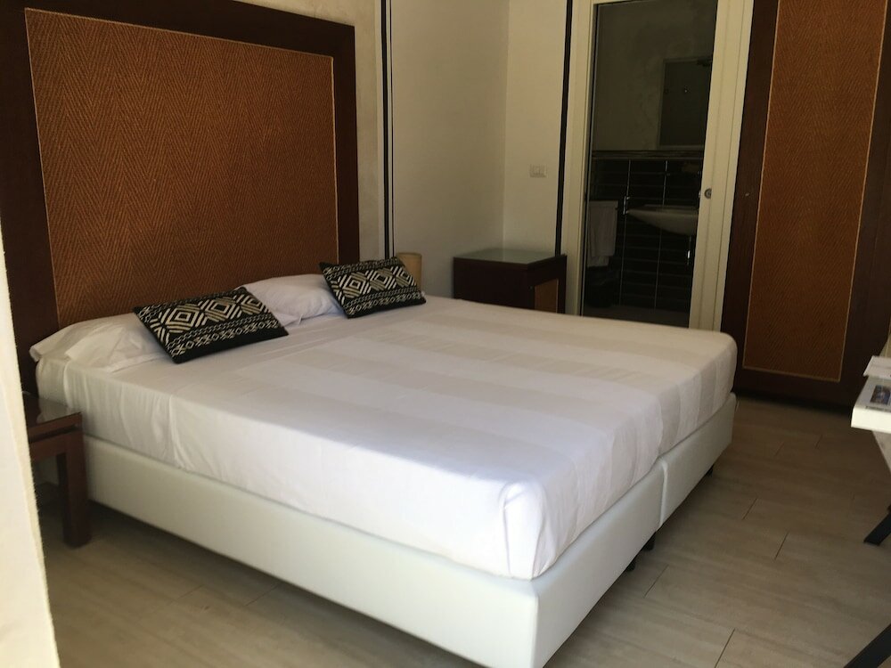 Фото Cala Rosa Club Hotel