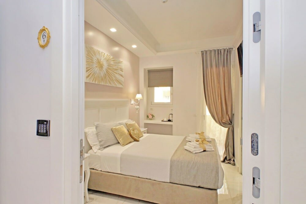 Фото Roman Holiday Charming