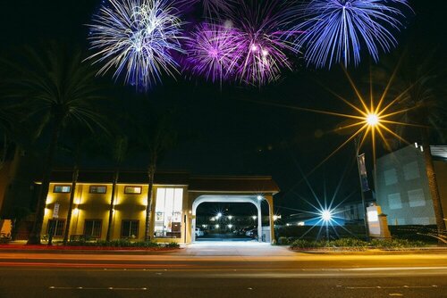 Внешний вид отеля Anaheim Discovery Inn & Suites в Анахайме, фото 2
