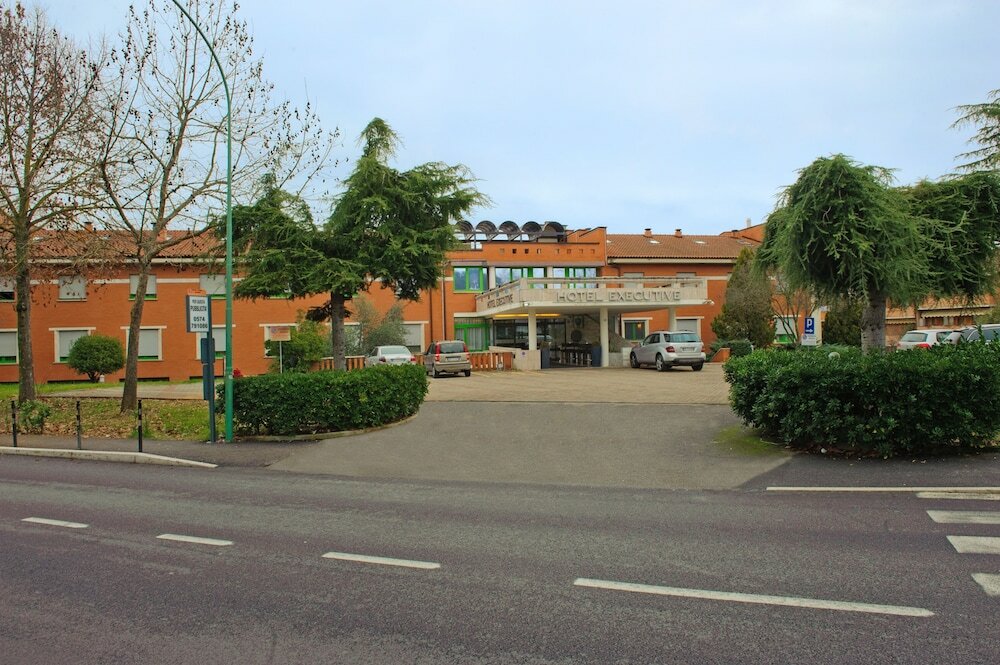 Фото Hotel Executive