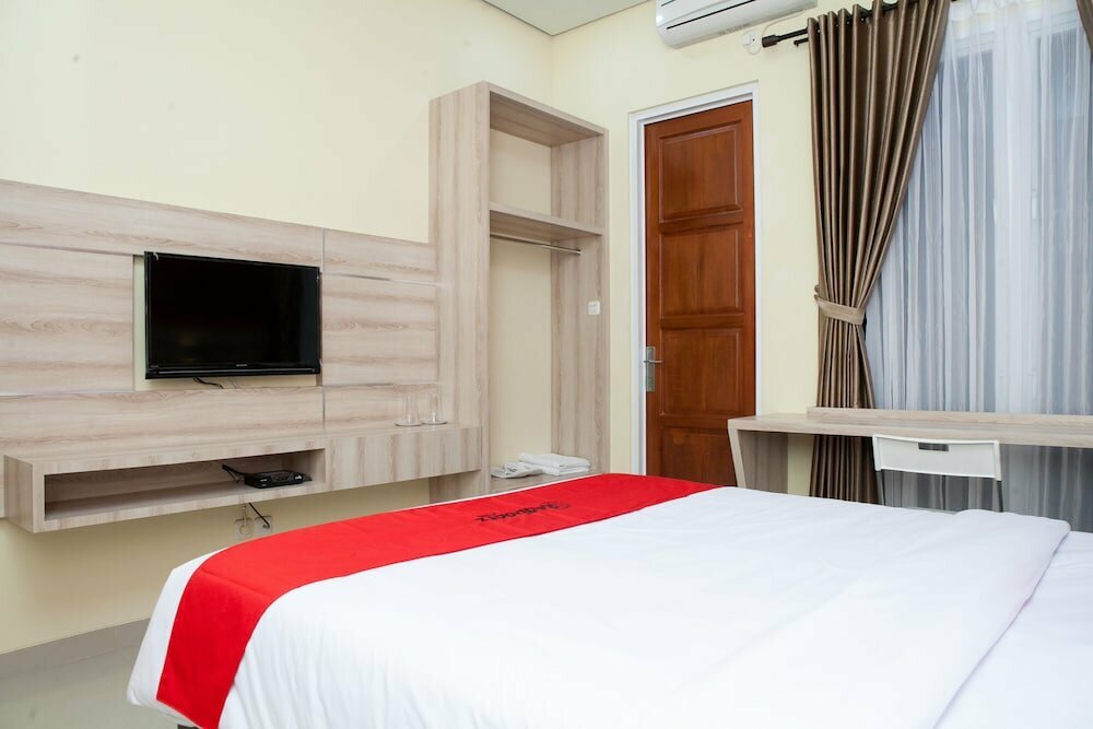 Hotel RedDoorz Plus near Pasundan University, Bandung, photo