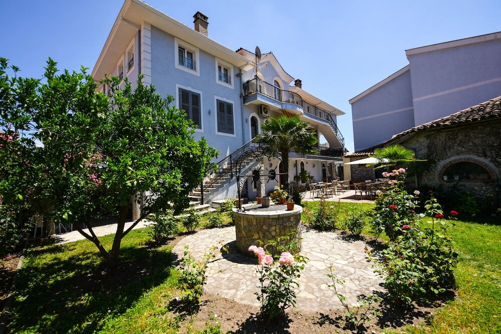 Фото Rose Garden Hotel